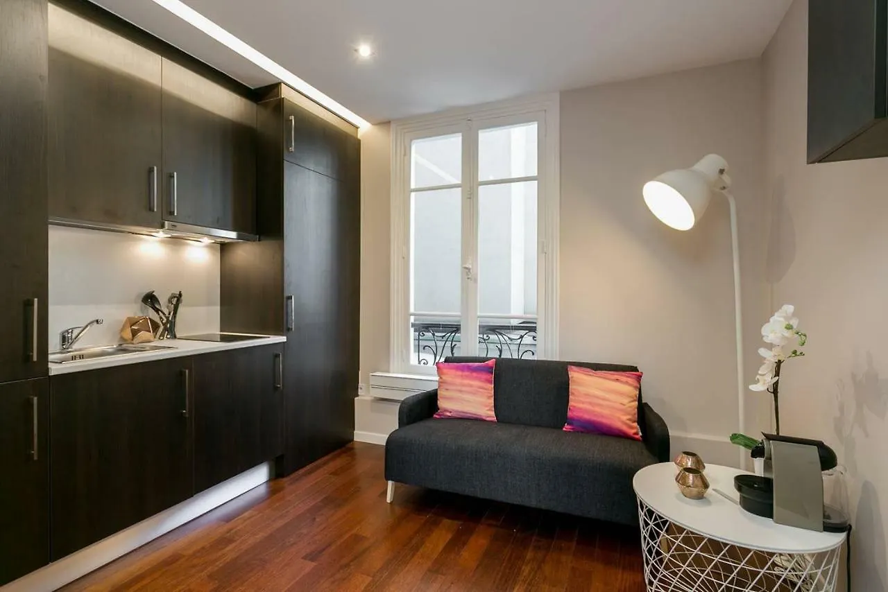 Charmant studio neuf proche des Invalides  Apartamento París