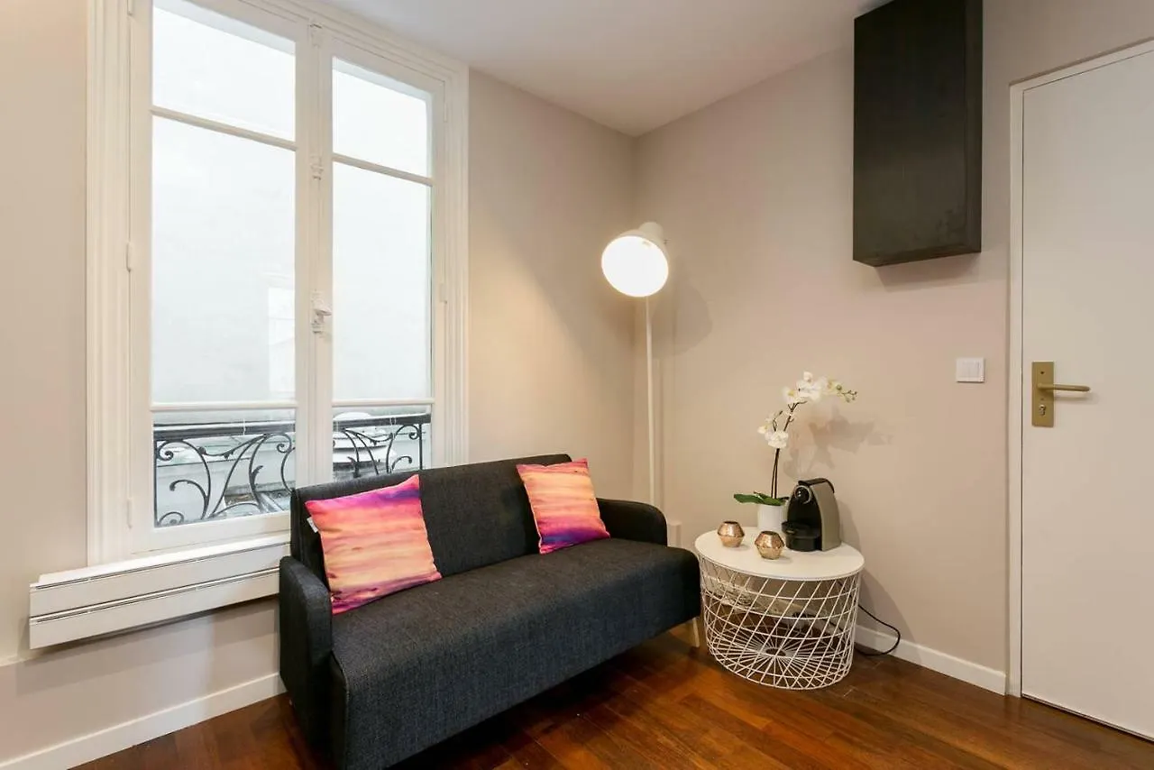 Charmant Studio Neuf Proche Des Invalides Appartement Parijs